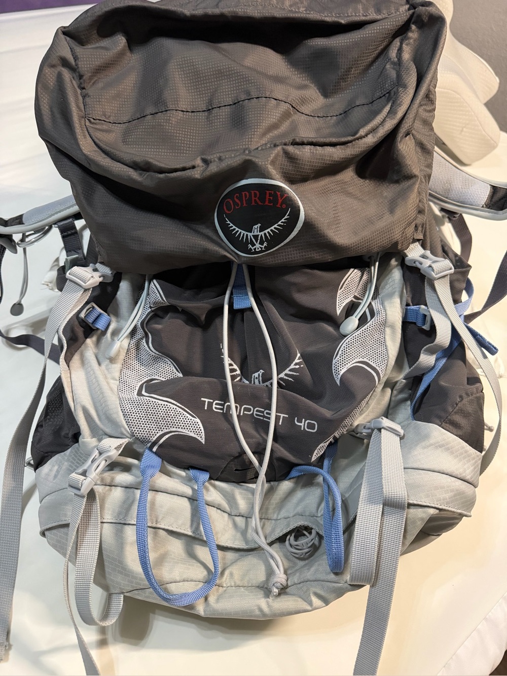 OSPREY Tempest 40 Backpack in Black with Blue Accents